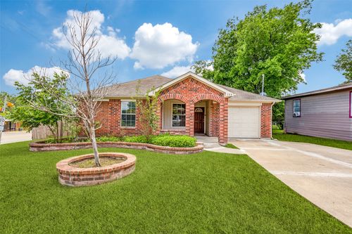 722 Seneca Dr, Garland, TX, 75040-8071 | Card Image