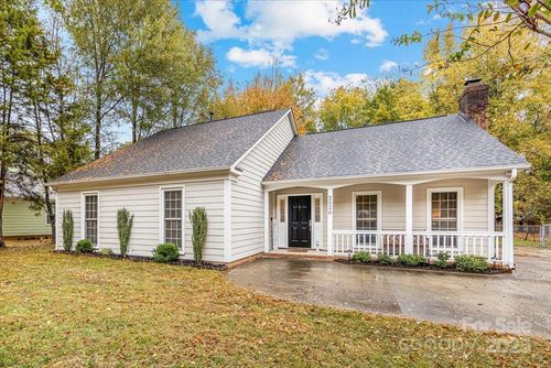 2526 Clearkirk Ct, Matthews, NC, 28105-3011 | Card Image