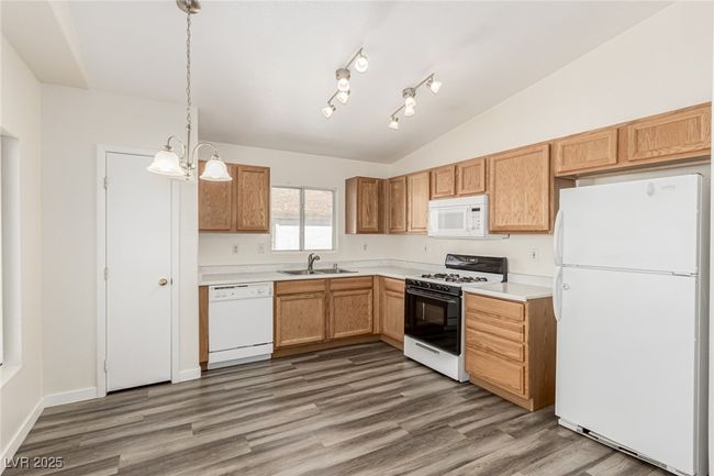 Kitchen with dinning area and vaulted ceiling | Image 6