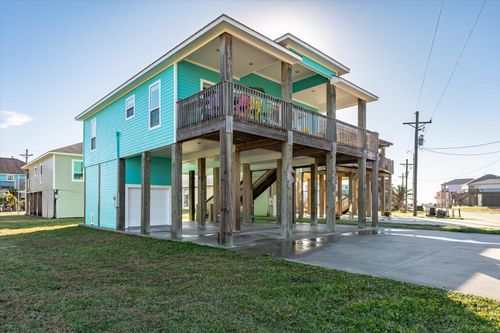 984 S Stingaree Dr, Crystal Beach, TX, 77650-2886 | Card Image