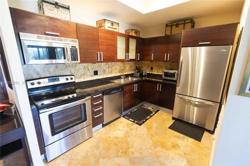 404-3250 Grand Ave, Miami, FL, 33133-5034 | Card Image
