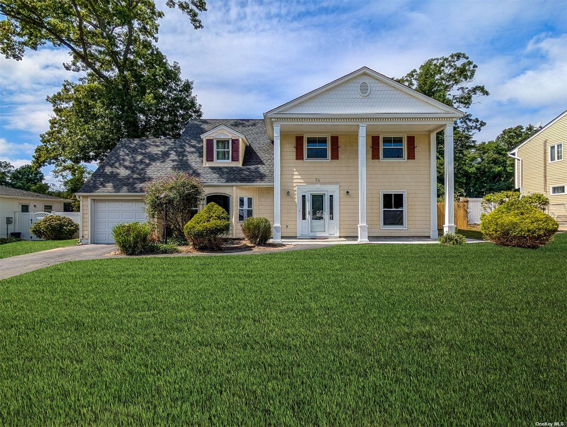 Mount Rainier Ave, Farmingville, NY 11738