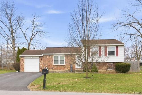 7352 Tomwood Dr, Liverpool, NY, 13090-3747 | Card Image