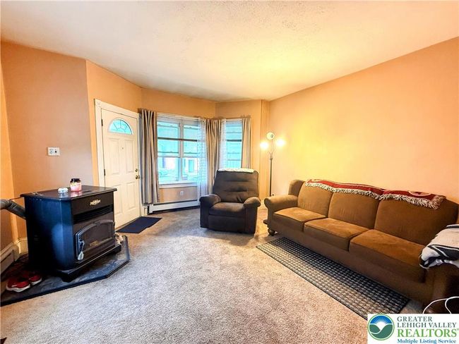 213 E Main St, House other with 4 bedrooms, 2 bathrooms and null parking in Pen Argyl PA | Image 11