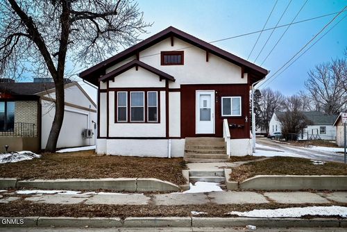 114 8th Ave Nw, Minot, ND, 58703-2362 | Card Image