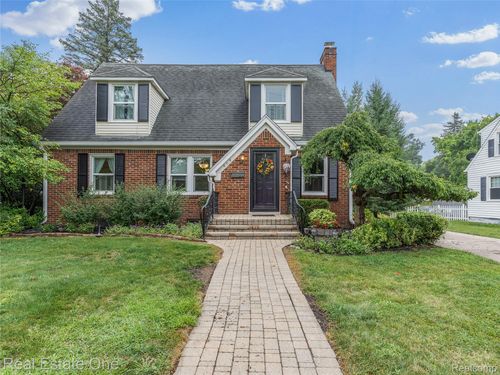 609 Michigan Ave, Howell, MI, 48843-1509 | Card Image