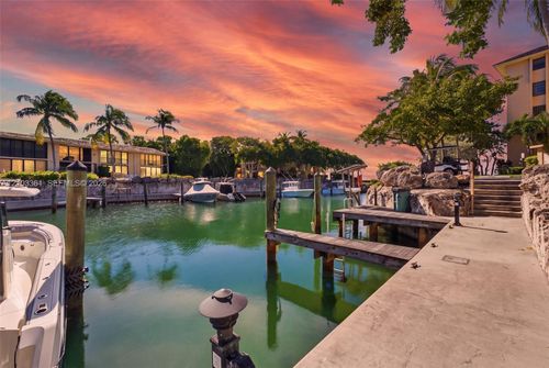 w22-96000 Overseas Hwy, Key Largo, FL, 33037-2171 | Card Image