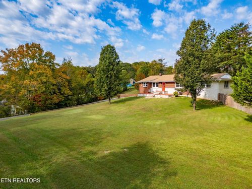 302 Hickory St, Clinton, TN, 37716-2966 | Card Image