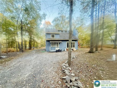 1049 Alpine Dr, East Stroudsburg, PA, 18302-9242 | Card Image