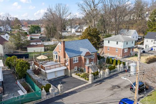 18 Butler Pl, Yonkers, NY, 10710-1017 | Card Image