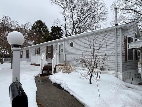 280-1661 Old Country Rd, Riverhead, NY, 11901-4425 | Card Image