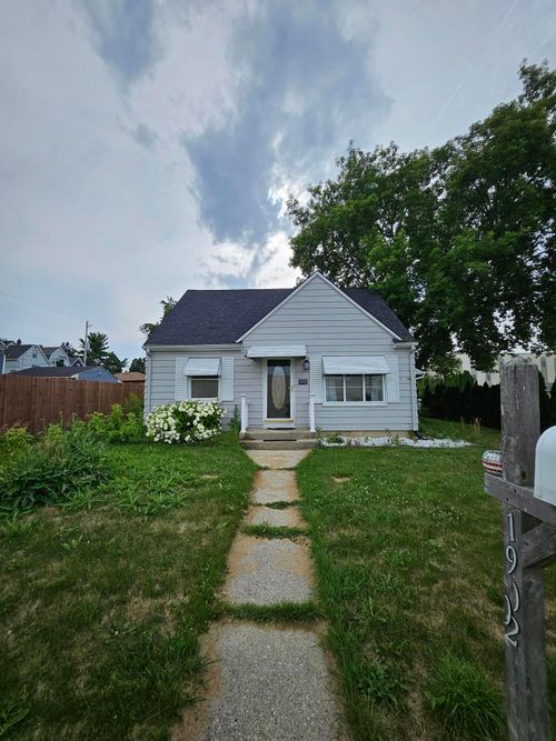 1902 12th Ave, SOUTH MILWAUKEE, WI, 53172-2009 | Card Image