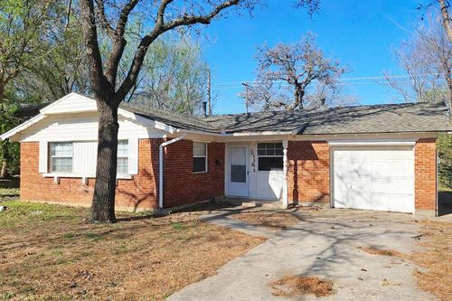 3513 Parkwoods Ln, Midwest City, OK, 73110-7429 | Card Image