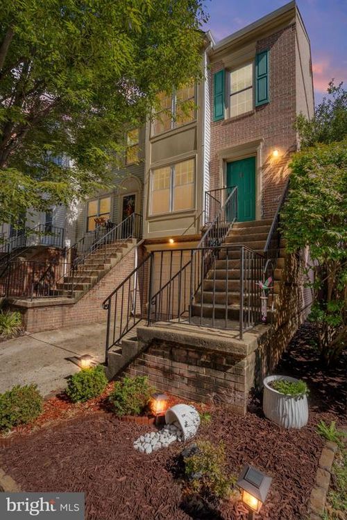 7835 Gum Springs Village Dr, ALEXANDRIA, VA, 22306-2861 | Card Image
