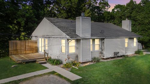 7839 Horseshoe Creek Ct, Whitmore Lake, MI, 48189-9748 | Card Image