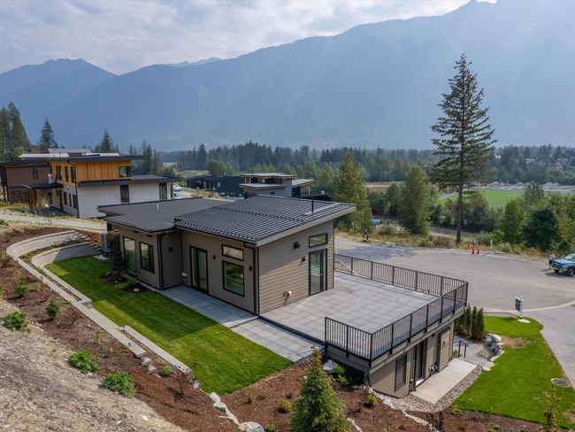 7650 Seven O'clock Drive, House other with 4 bedrooms, 2 bathrooms and null parking in Pemberton BC | Image 5