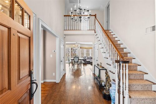 10 Norfolk Rd, Great Neck, NY, 11020-1710 | Card Image