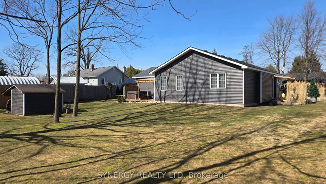 7953 Railroad Line, House other with 3 bedrooms, 2 bathrooms and 6 parking in Alvinston ON | Image 6