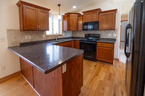 812 Pinedale Ln, Kronenwetter, WI, 54455-1881 | Card Image