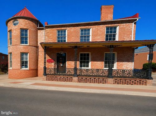 124 E Washington Street, CHARLES TOWN, WV, 25414 | Card Image
