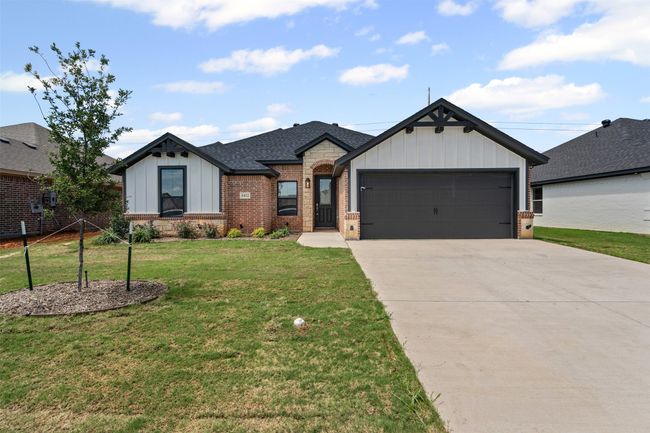 1412 Oleander Dr, House other with 4 bedrooms, 2 bathrooms and null parking in Tolar TX | Image 4