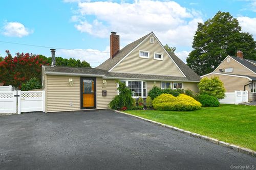 261 Elm Dr S, Levittown, NY, 11756-5525 | Card Image