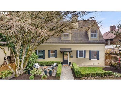2622 Sw Davenport Ct, Portland, OR, 97201-2233 | Card Image