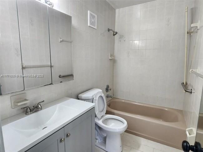 857 W 79 Th Pl, House other with 3 bedrooms, 4 bathrooms and null parking in Hialeah FL | Image 14
