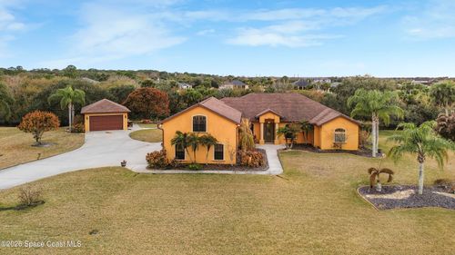 933 Hialeah St, Rockledge, FL, 32955-6110 | Card Image