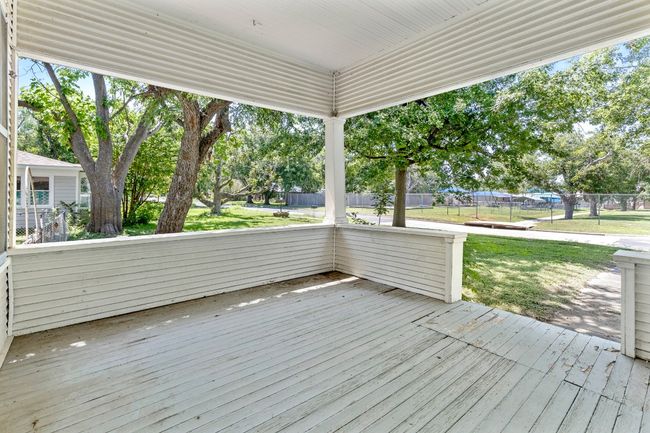 911 N Avenue C, House other with 3 bedrooms, 2 bathrooms and null parking in Elgin TX | Image 6