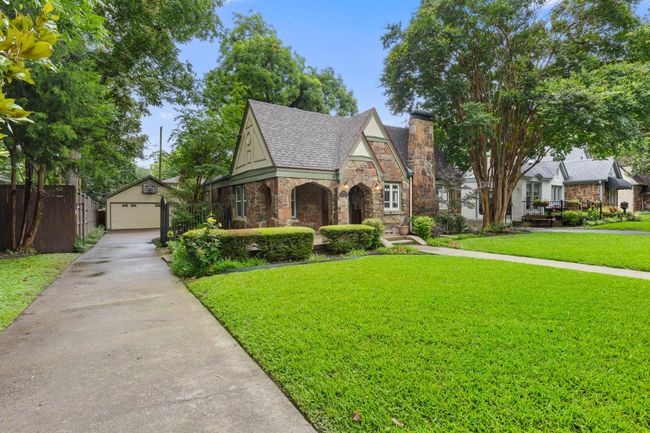5526 Merrimac Ave, House other with 2 bedrooms, 2 bathrooms and null parking in Dallas TX | Image 24