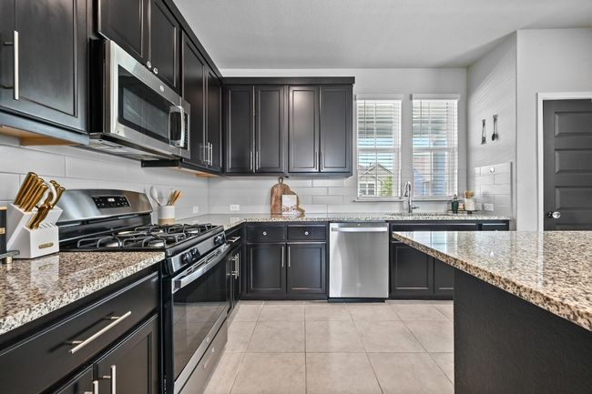 Lots of cabinet space! | Image 4