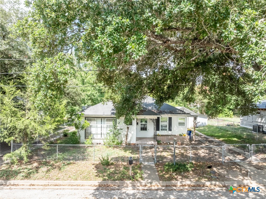 Hamilton St, Gonzales, TX 78629