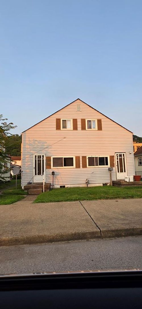 324 Garfield St, McMechen, WV, 26040-1026 | Card Image