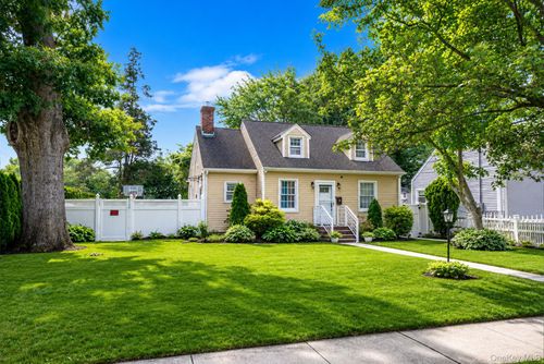 86 Jesse St, Freeport, NY, 11520-2528 | Card Image