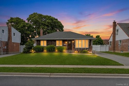15 Lowell Drive, Oyster Bay, NY, 11735 | Card Image