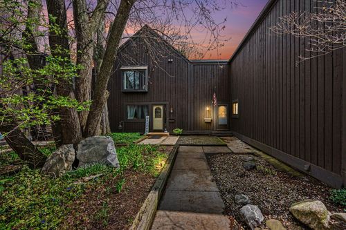 242 Dunbarton Ct, Kalamazoo, MI, 49006-4352 | Card Image