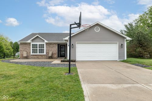 221 Creekside Ct, Whiteland, IN, 46184-9688 | Card Image