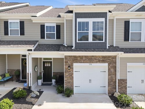 198 Creekview Rd, Hendersonville, NC, 28792-0676 | Card Image