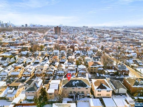 385A Roosevelt St, Fairview, NJ, 07022-1777 | Card Image