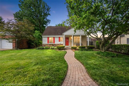2371 Allard Ave, Grosse Pointe Woods, MI, 48236-1913 | Card Image