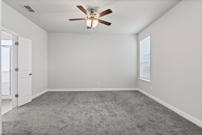 Primary Bedroom w Ensuite Bath | Image 14