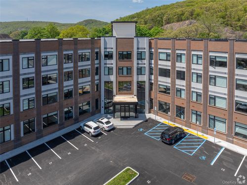 210-15 Washington Ave, Suffern, NY, 10901-4637 | Card Image