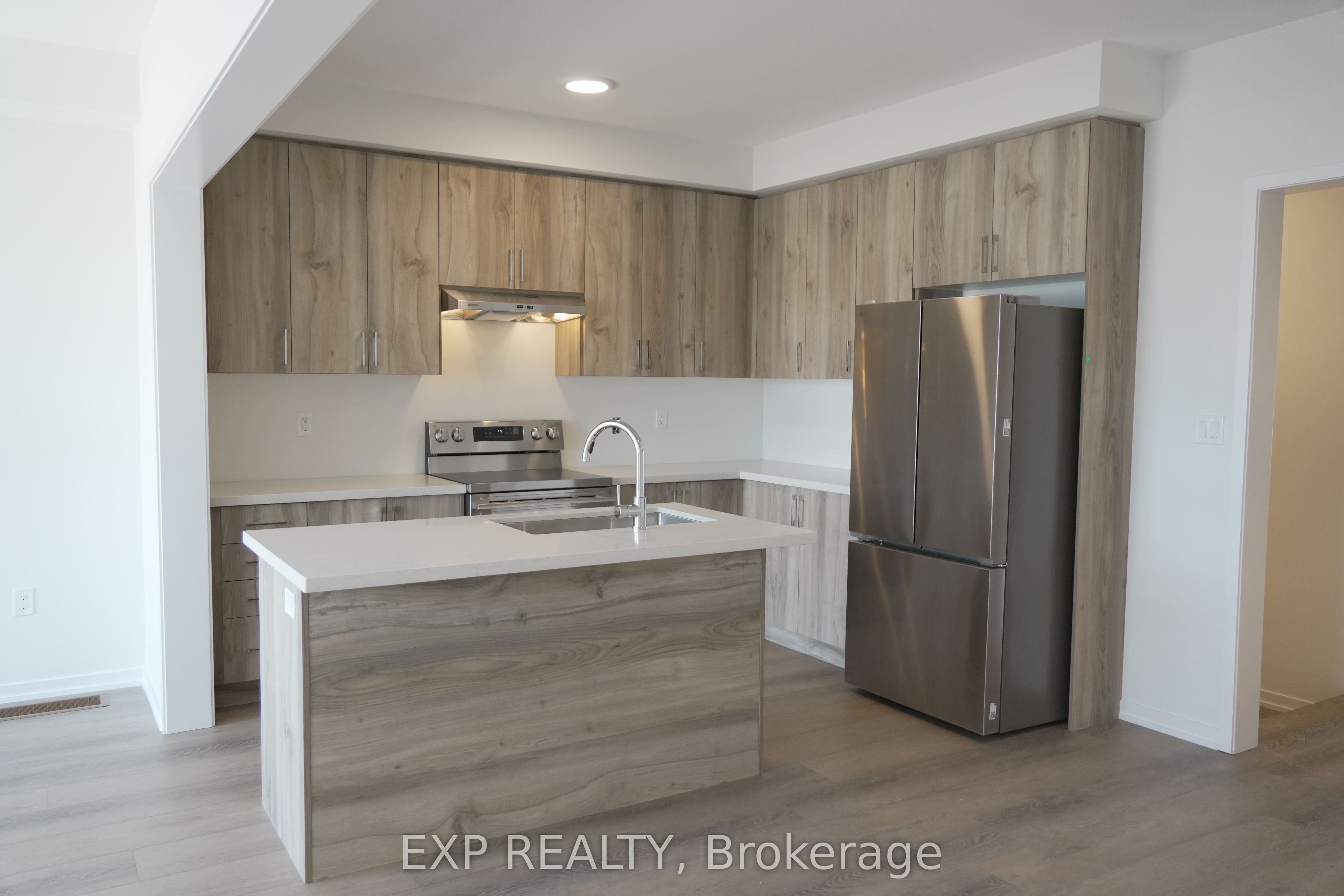 Residential Lease in Georgina 3