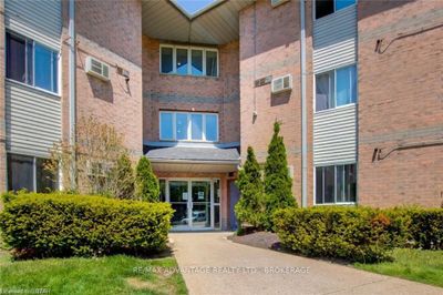 301 - 2230 Trafalgar St, Condo with 3 bedrooms, 2 bathrooms and 1 parking in London ON | Image 1