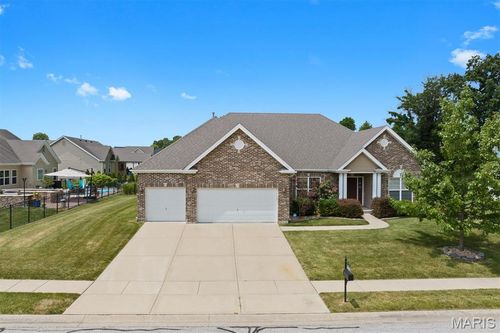 105 Forest Oaks Dr, Caseyville, IL, 62232-2837 | Card Image
