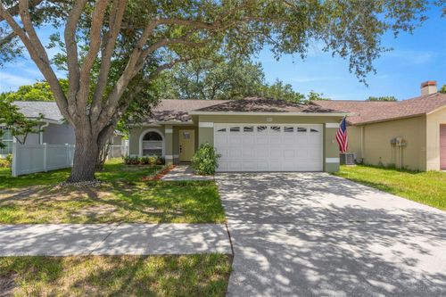 511 Center Point Rd, VALRICO, FL, 33594-3245 | Card Image