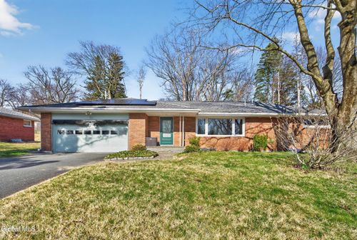 161 Shaker Park Dr, Albany, NY, 12211-2333 | Card Image