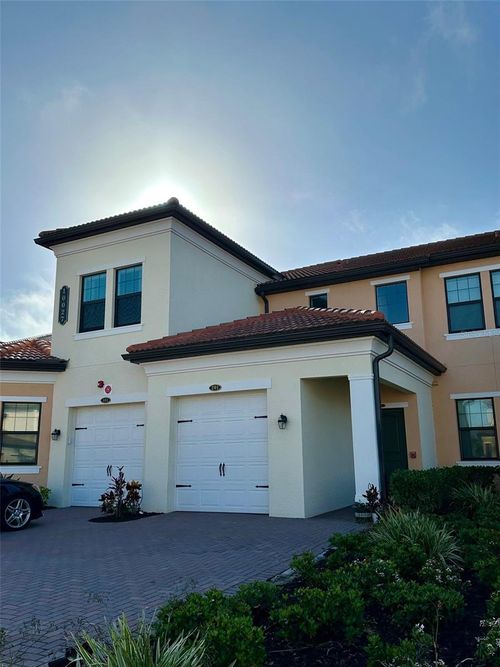 201-10027 Crooked Creek Dr, VENICE, FL, 34293-7370 | Card Image
