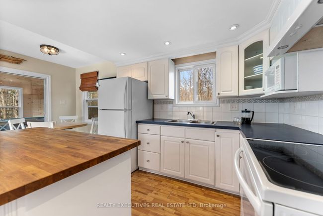 209 Maple Grove Lane, House other with 2 bedrooms, 1 bathrooms and 6 parking in South Frontenac ON | Image 5